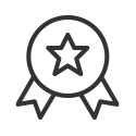Symbol eines Abzeichen mit einem Stern in der Mitte und zwei Ribbons darunter auf weißem Hintergrund.